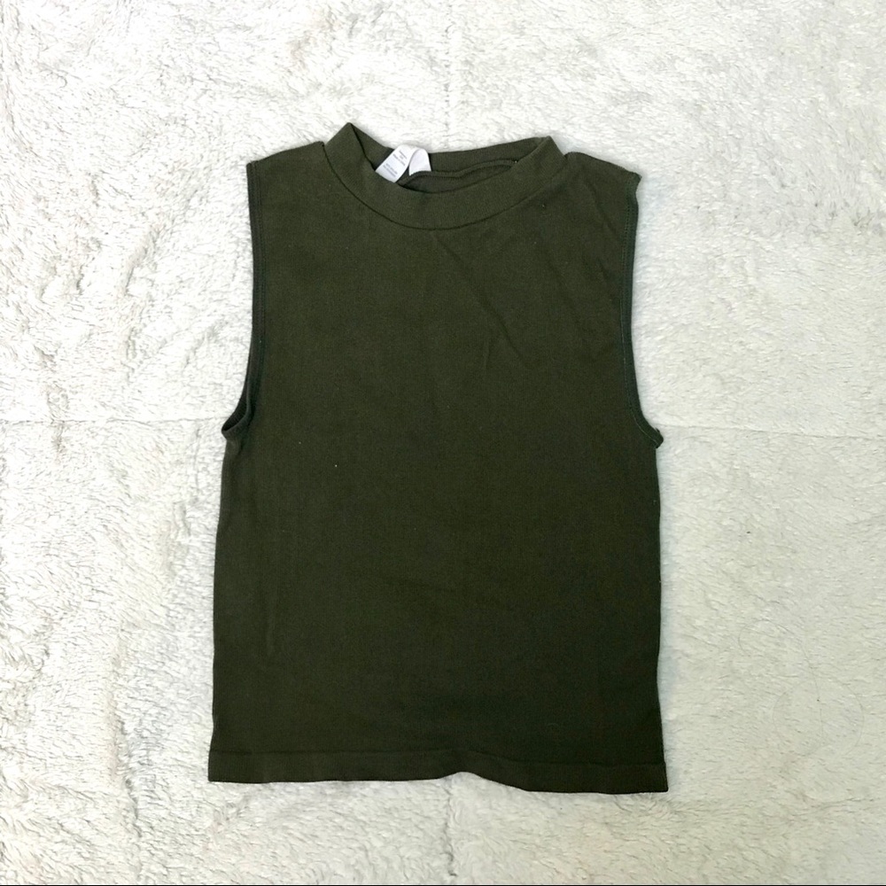 Cropped tight knit green sleeveless shirt